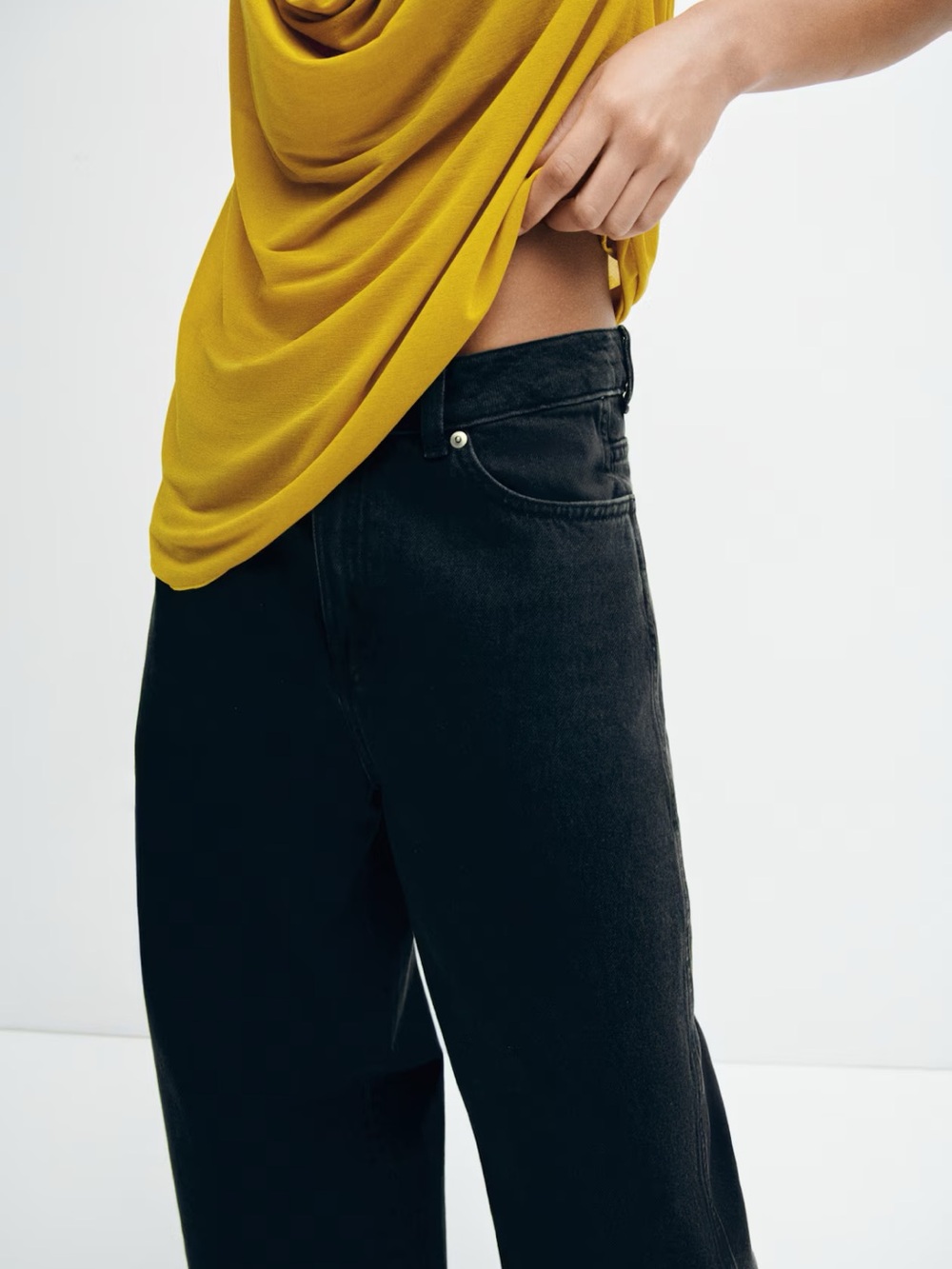 H&M/Divided Black Women’s High-Rise Barrel Leg Jeans Washed Black Sz 12 Like New